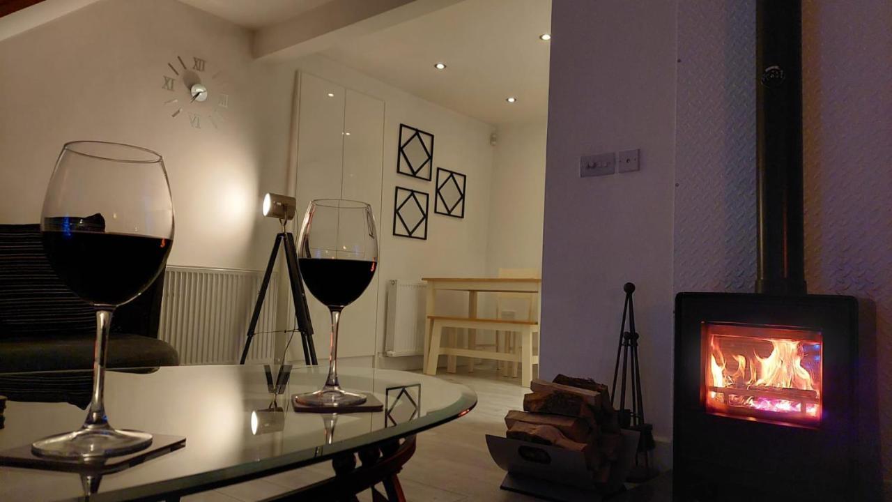 Lane End Cottage Holmfirth - Panoramic Views, Modernised With Offroad Parking المظهر الخارجي الصورة